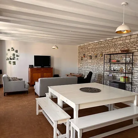 Maraichine En Bord De Conche Avec Barque Sans Linge De Maison Arçais