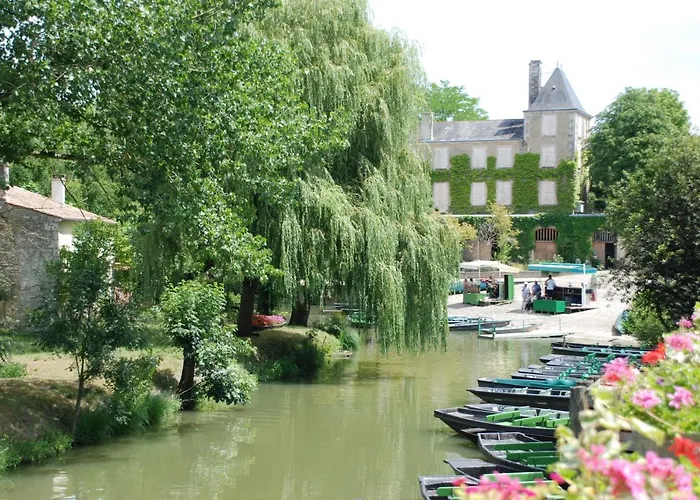 Maraichine En Bord De Conche Avec Barque Sans Linge De Maison Holiday home *