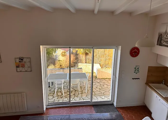 Maraichine En Bord De Conche Avec Barque Sans Linge De Maison Holiday home